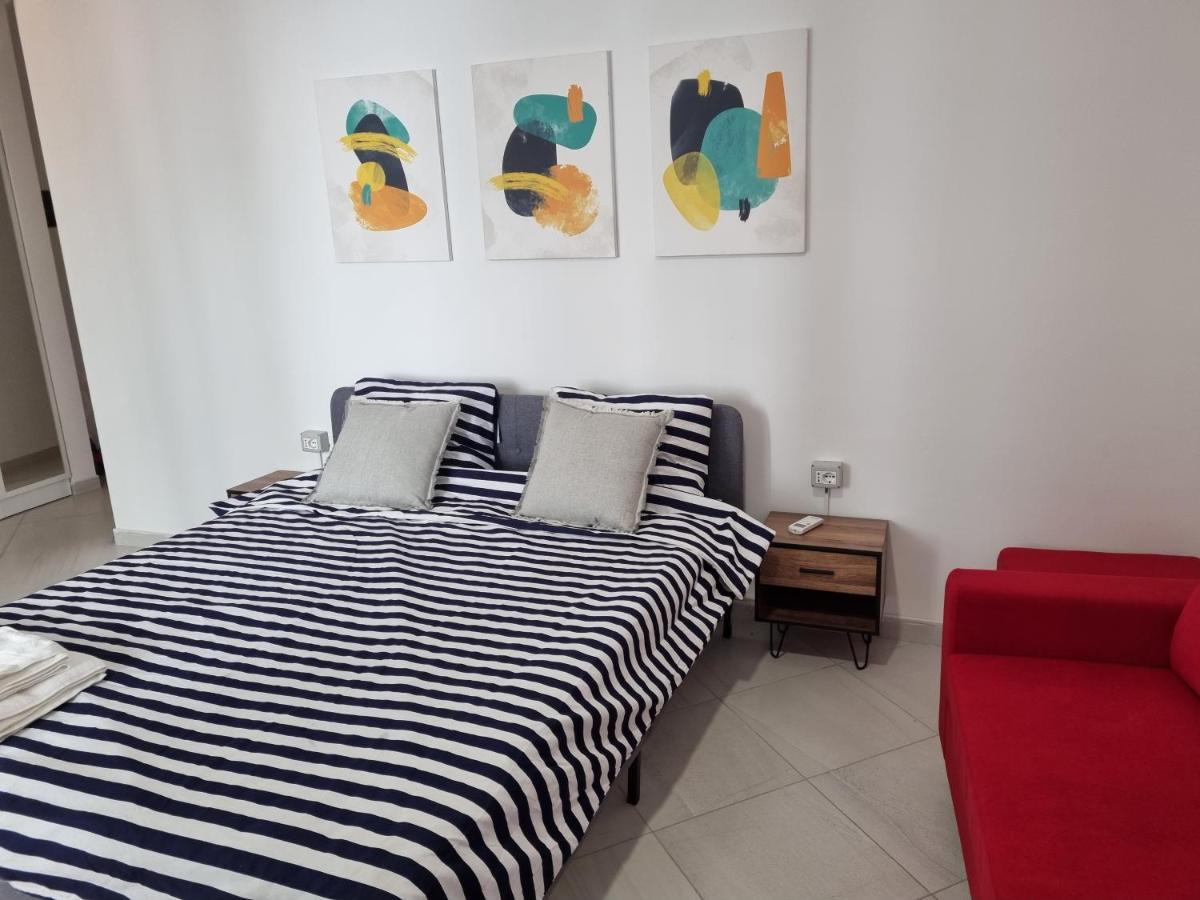 New Modern Studio In Central *